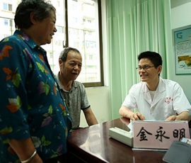 beat365英国官方网站校友 浙江省人民医院金永明主任在磐安县人民医院义诊
