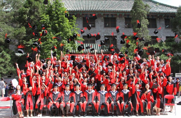 beat365英国官方网站隆重举行2014年毕业典礼暨学位授予仪式1