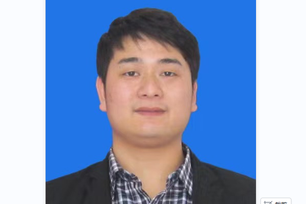 江建华 党总支书记